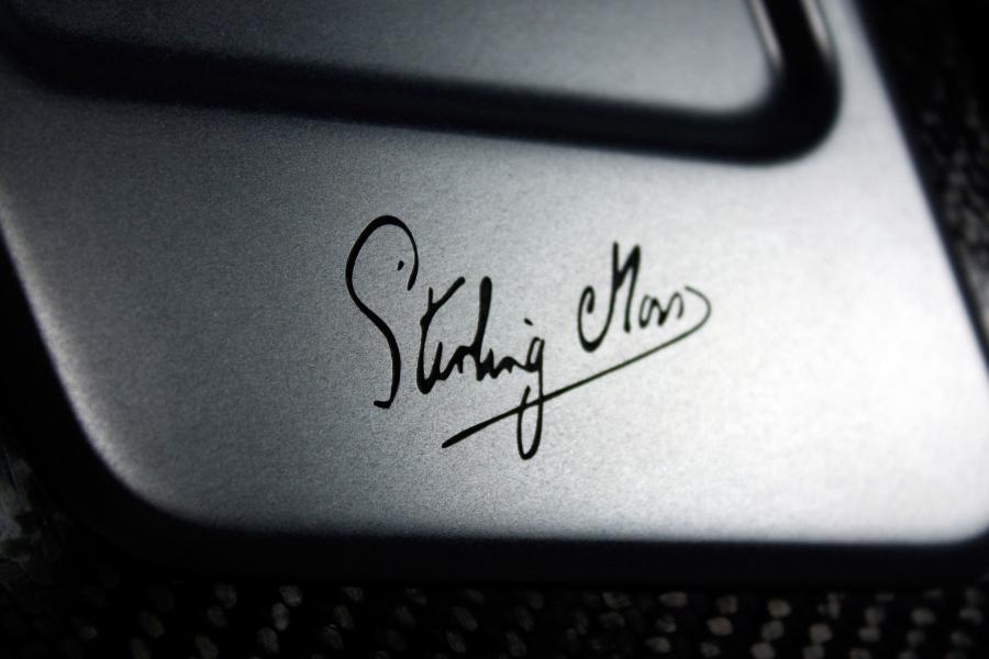 Детали интерьера Mercedes-Benz SLR McLaren Stirling Moss 2009 года  (фото 16 из 75)